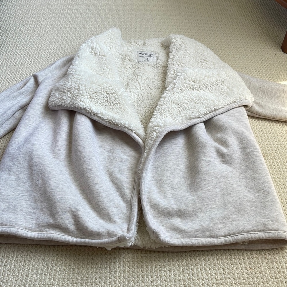 Abercrombie and finch jacket/sweater. Size medium